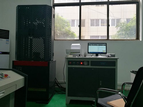 60-ton four-column hydraulic universal testing machine using site